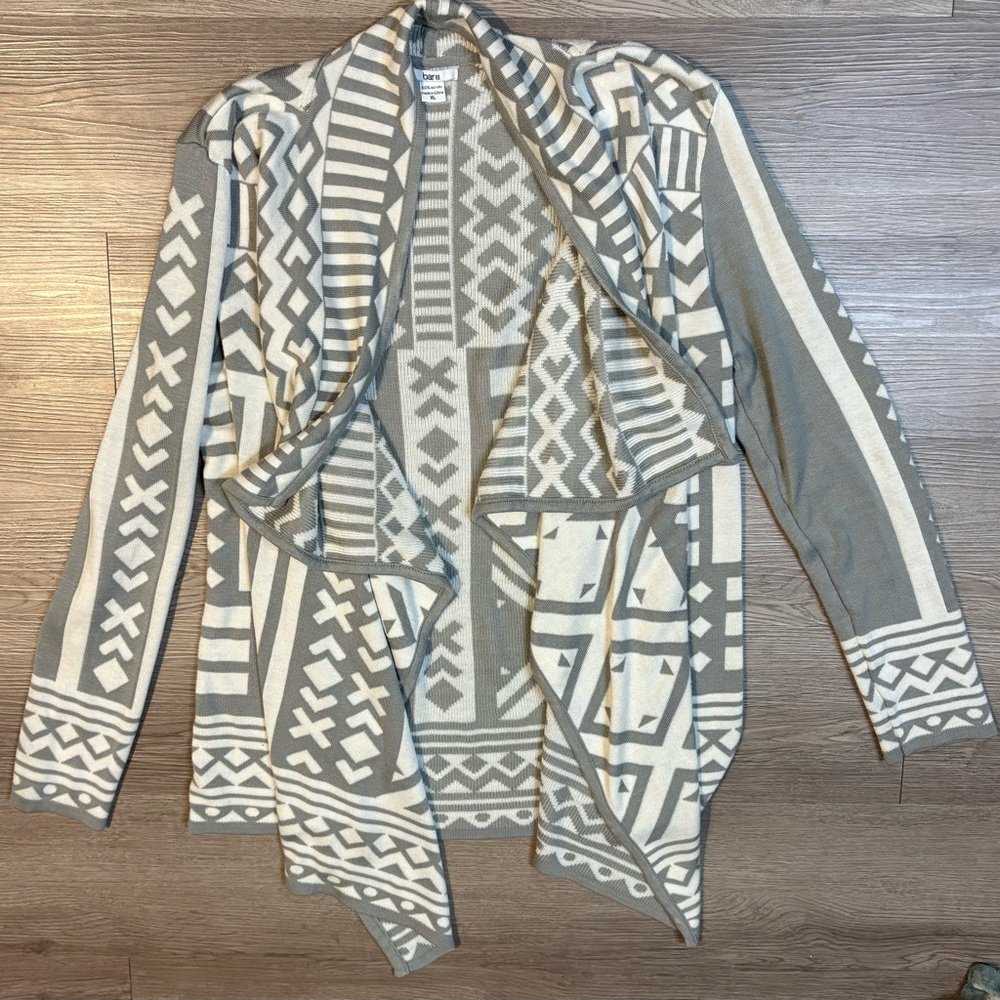 Bar III Women's Gray and Cream Geometric Cardigan